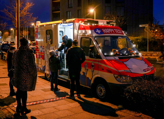 Thu. 9:04 a.m.: German lawmakers back new COVID measures after dire warnings